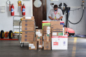 O Governo do Estado começou a distribuir sexta-feira (23) para as 22 Regionais de Saúde do Paraná mais 205.130 doses da vacina contra a Covid-19. Os imunizantes integram o 14º lote encaminhado pelo Ministério da Saúde na quinta-feira (22), composto por 166.000 doses da Covishield, produzida pela Universidade de Oxford/AstraZeneca/Fiocruz, e 39.130 doses da CoronaVac, desenvolvida pelo Instituto Butantan/Sinovac. - Curitiba, 23/04/2021  -   Foto: Américo Antonio/SESA