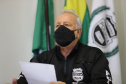 O delegado da PCPR, Luiz Carlos, concede  entrevista na Delegacia Móvel de Atendimento a Futebol e Eventos,  referente a inquérito policial para apurar a suspeita de falsificação de testes de Covid-19, de jogadores de um clube de futebol da região Oeste do Estado. Foto: Geraldo Bubniak/AEN