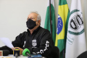 O delegado da PCPR, Luiz Carlos, concede  entrevista na Delegacia Móvel de Atendimento a Futebol e Eventos,  referente a inquérito policial para apurar a suspeita de falsificação de testes de Covid-19, de jogadores de um clube de futebol da região Oeste do Estado. Foto: Geraldo Bubniak/AEN