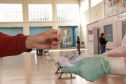 Neste domingo (02) e segunda (03), a Universidade Estadual de Ponta Grossa realiza o Vestibular 2020, adiado por conta da pandemia de Covid-19.  Para a realização presencial das provas, a Coordenadoria de Processos de Seleção adota um rígido protocolo de biossegurança, que teve início na segunda (26), com a testagem dos colaboradores que irão trabalhar nos locais de prova. - Ponta Grossa, 27/04/2021  -  Foto: Jéssica Natal/UEPG