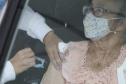 Em ritmo acelerado no processo de aplicação da vacina contra a Covid-19, 63 municípios do Paraná já começaram a imunizar pessoas a partir de 60 anos.
Foto: Gilson Abreu/AEN