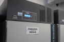 O Paraná está preparado para receber as doses da vacina da Pfizer e  conta hoje (28) com nove frezeers para armazenamento do imunizante; sete são de ultrabaixa temperatura (-80ºC), podendo armazenar as doses por até 6 meses, e dois são de temperatura de -20ºC, que podem ser utilizados para armazenamento inicial das doses.  -  Curitiba, 28/04/2021  -  Foto: Américo Antonio/SESA