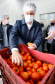 O governador Carlos Massa Ratinho Junior acompanha  a entrega nesta sexta-feira (30), de cerca de 50 mil quilos de produtos arrecadados junto aos permissionários, atacadistas e produtores no Ceasa. Foto: Jonathan Campos