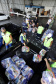 A empresa Portos do Paraná se envolveu novamente nesta sexta-feira (30) na campanha Cesta Solidária no Litoral, distribuindo cestas básicas às comunidades e locais mais isolados do Paraná. Para agilizar, foi utilizado um helicóptero que levou as cestas até as comunidades de Serra Negra e Praia Deserta, em Guaraqueçaba; à Barra do Ararapira, no Superagui; e a mais uma comunidade Quilombola.  -  Paranaguá, 30/04/2021  -  Foto: Claudio Neves/Portos do Paraná