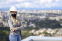 Os rostos e as histórias por trás do recorde de empregos criados no Paraná em 2021 - 
Engenheira civil Juliana Janoski Zandoná  -  Foto: Gilson Abreu/AEN