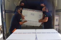 O Paraná recebeu na manhã deste sábado (1º) 14.600 doses da Coronavac, fabricada pelo Instituto Butantan/Sinovac. O volume é parte das 406.100 doses de vacinas contra a Covid-19, referentes ao 16° lote enviado pelo Ministério da Saúde ao Estado.  -  Curitiba, 01/05/2021  -  Foto: Américo Antonio/SESA