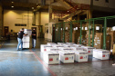 O Paraná recebeu na manhã deste sábado (1º) 14.600 doses da Coronavac, fabricada pelo Instituto Butantan/Sinovac. O volume é parte das 406.100 doses de vacinas contra a Covid-19, referentes ao 16° lote enviado pelo Ministério da Saúde ao Estado.  -  Curitiba, 01/05/2021  -  Foto: Américo Antonio/SESA
