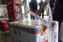 O Paraná recebeu na manhã deste sábado (1º) 14.600 doses da Coronavac, fabricada pelo Instituto Butantan/Sinovac. O volume é parte das 406.100 doses de vacinas contra a Covid-19, referentes ao 16° lote enviado pelo Ministério da Saúde ao Estado.  -  Curitiba, 01/05/2021  -  Foto: Américo Antonio/SESA