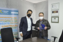 O empregado número 01 da Fomento Paraná, Claudio Massaru Shigueoka, que atualmente coordenava a área de Planejamento e Gestão Estratégica, foi homenageado pela diretoria em um evento semipresencial na manhã desta sexta (30), seu último dia de trabalho na instituição à qual se dedicou por 16 anos. - curitiba, 30/04/2021  -  Foto: Fomento Paraná