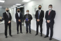 O empregado número 01 da Fomento Paraná, Claudio Massaru Shigueoka, que atualmente coordenava a área de Planejamento e Gestão Estratégica, foi homenageado pela diretoria em um evento semipresencial na manhã desta sexta (30), seu último dia de trabalho na instituição à qual se dedicou por 16 anos. - curitiba, 30/04/2021  -  Foto: Fomento Paraná