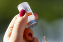  &#8232;&#8232;O Paraná ultrapassou, na manhã desta segunda-feira (03), a marca de 1 milhão de paranaenses com o esquema vacinal completo, ou seja, que receberam as duas doses da vacina contra a Covid-19. Até as 8h47 desta segunda, 1.001.901 pessoas tinham sido imunizadas com doses de vacinas da Coronavac, fabricada pelo Instituto Butantan/Sinovac, e da Covishield, da Universidade de Oxford/AstraZeneca/Fiocruz.&#8232;&#8232;  -  Curitiba, 03/05/2021  -  Foto: Jonathan Campos/Arquivo AEN