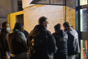 A Polícia Civil do Paraná (PCPR) prendeu uma mulher, de 37 anos e três homens, de 32, 33 e 23, envolvidos em uma associação criminosa que aplicava golpes. Eles são responsáveis por enganar cerca de 100 vítimas e gerar um prejuízo estimado em R$ 5 milhões. A ação foi deflagrada na manhã desta terça-feira (4).  -  Curitiba, 04/05/2021  -  Foto: Divulgação PCPR/SESP/PR