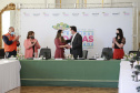 A primeira-dama do Paraná, Luciana Saito Massa, presidiu nesta terça-feira (4), em Curitiba, o primeiro Encontro de Primeiras-Damas do Paraná. A iniciativa tem como objetivo promover um debate entre as primeiras-damas de todos os municípios paranaenses sobre políticas públicas direcionadas à área social e à mulher.