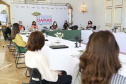 A primeira-dama do Paraná, Luciana Saito Massa, presidiu nesta terça-feira (4), em Curitiba, o primeiro Encontro de Primeiras-Damas do Paraná. A iniciativa tem como objetivo promover um debate entre as primeiras-damas de todos os municípios paranaenses sobre políticas públicas direcionadas à área social e à mulher.