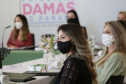 A primeira-dama do Paraná, Luciana Saito Massa, presidiu nesta terça-feira (4), em Curitiba, o primeiro Encontro de Primeiras-Damas do Paraná. A iniciativa tem como objetivo promover um debate entre as primeiras-damas de todos os municípios paranaenses sobre políticas públicas direcionadas à área social e à mulher.