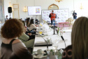 A primeira-dama do Paraná, Luciana Saito Massa, presidiu nesta terça-feira (4), em Curitiba, o primeiro Encontro de Primeiras-Damas do Paraná. A iniciativa tem como objetivo promover um debate entre as primeiras-damas de todos os municípios paranaenses sobre políticas públicas direcionadas à área social e à mulher.