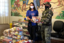 Nesta semana, instituições e famílias paranaenses em situação de vulnerabilidade social receberam mais de 5,6 toneladas de alimentos, 1,6 tonelada de ração para cães e gatos e 221 litros de álcool para higienização das mãos, que foram arrecadados durante a campanha Aniversário Solidário do Batalhão de Polícia Ambiental Força-Verde (BPAmb-FV).   -  Curitiba, 05/05/2021  -  Foto: SESP/PR