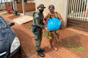Nesta semana, instituições e famílias paranaenses em situação de vulnerabilidade social receberam mais de 5,6 toneladas de alimentos, 1,6 tonelada de ração para cães e gatos e 221 litros de álcool para higienização das mãos, que foram arrecadados durante a campanha Aniversário Solidário do Batalhão de Polícia Ambiental Força-Verde (BPAmb-FV).   -  Curitiba, 05/05/2021  -  Foto: SESP/PR