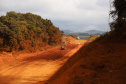 O governador Carlos Massa Ratinho Junior visita nesta quinta-feira (6) as obras da PRC-239, entre Pitanga e Mato Rico, no Centro do Estado. O Governo do Paraná está investindo quase R$ 90 milhões na implantação de 43 quilômetros de asfalto. 06/05/2021 - Foto: Geraldo Bubniak/AEN
