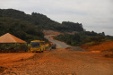 O governador Carlos Massa Ratinho Junior visita nesta quinta-feira (6) as obras da PRC-239, entre Pitanga e Mato Rico, no Centro do Estado. O Governo do Paraná está investindo quase R$ 90 milhões na implantação de 43 quilômetros de asfalto. 06/05/2021 - Foto: Geraldo Bubniak/AEN