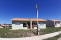 Cem famílias de Palmeira que moravam de aluguel ou em condições irregulares começaram a se mudar para o Residencial Sol Nascente nos últimos dias. Os contemplados deixaram para trás as condições precárias de moradia, em um local conhecido como Vila Monjolo, e receberam as chaves de maneira individual e escalonada, com o objetivo de reduzir os riscos de contaminação pela covid-19. (Foto: Cohapar)  -  Curitiba, 10/05/2021  -  Foto: Cohapar