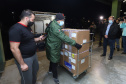 Segundo lote com  67.860 doses da vacina Pfizer/Comirnaty/BioNtech  chega  no Centro de Medicamentos do Paraná (Cemepar), em Curitiba, na noite desta segunda-feira (10).  Foto: Geraldo Bubniak/AEN