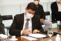 O Governo do Estado formalizou nesta quarta-feira (12), em ato no Palácio Iguaçu, o repasse de R$ 7.694.001,21 para a execução do projeto Pelo Direito à Vida III do Hospital Pequeno Príncipe, mantido por entidade filantrópica, de Curitiba.
O convênio foi assinado pelo governador Carlos Massa Ratinho Junior e pelo diretor corporativo do Complexo Pequeno Príncipe, José Álvaro da Silva Carneiro.  Foto: Jonathan Campos/AEN