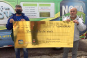 Aposentado recebe prêmio de R$ 1 milhão do Nota Paraná 
. Foto: SEFA