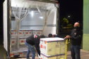 Chegaram ao Paraná, na noite desta segunda-feira (18), 374.100 novas doses do imunizante Covishield, produzido na parceria entre Universidade de Oxford, AstraZeneca e Fundação Oswaldo Cruz (Fiocruz).  -  Curitiba, 17/05/2021  -  Foto: Américo Antonio/SESA