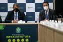 O governador Carlos Massa Ratinho Junior assinou nesta terça-feira (18), em Brasília (DF), ao lado do ministro da Infraestrutura, Tarcísio Gomes de Freitas, o contrato de concessão da área destinada à movimentação de veículos no Porto de Paranaguá.  Foto: Jonathan Campos/AEN