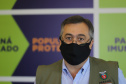 O secretário de Estado da Saúde, Beto Preto, atende a imprensa nesta terça-feira (18) no Centro de Medicamentos do Paraná (Cemepar) para falar sobre a vacinação contra a Covid-19.  Foto: Geraldo Bubniak/AEN