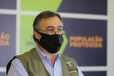 O secretário de Estado da Saúde, Beto Preto, atende a imprensa nesta terça-feira (18) no Centro de Medicamentos do Paraná (Cemepar) para falar sobre a vacinação contra a Covid-19.  Foto: Geraldo Bubniak/AEN
