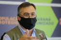 O secretário de Estado da Saúde, Beto Preto, atende a imprensa nesta terça-feira (18) no Centro de Medicamentos do Paraná (Cemepar) para falar sobre a vacinação contra a Covid-19.  Foto: Geraldo Bubniak/AEN