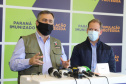 O secretário de Estado da Saúde, Beto Preto, atende a imprensa nesta terça-feira (18) no Centro de Medicamentos do Paraná (Cemepar) para falar sobre a vacinação contra a Covid-19.  Foto: Geraldo Bubniak/AEN