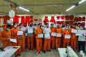 Presos de seis penitenciárias concluem curso de costura industrial  -  Foto: Depen/PR