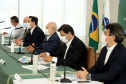 A nova concessão das rodovias que cortam o Paraná será baseada em torno da menor tarifa oferecida ao usuário, sem limite de desconto na disputa na Bolsa de Valores, arrumando a modelagem de acordo com o anseio da população. A alteração na proposta original foi anunciada pelo governador Carlos Massa Ratinho Junior durante entrevista coletiva nesta sexta-feira (21), no Palácio Iguaçu, em Curitiba, e é resultado das seguidas reuniões em Brasília (DF) do início desta semana. Foto: Ari Dias/AEN