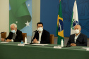 A nova concessão das rodovias que cortam o Paraná será baseada em torno da menor tarifa oferecida ao usuário, sem limite de desconto na disputa na Bolsa de Valores, arrumando a modelagem de acordo com o anseio da população. A alteração na proposta original foi anunciada pelo governador Carlos Massa Ratinho Junior durante entrevista coletiva nesta sexta-feira (21), no Palácio Iguaçu, em Curitiba, e é resultado das seguidas reuniões em Brasília (DF) do início desta semana. Foto: Ari Dias/AEN