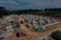 A obra de construção do condomínio para idosos em Prudentópolis, do programa Viver Mais Paraná, do Governo do Estado, ultrapassou 60% de execução O empreendimento, que recebe mais de R$ 4 milhões de investimento do tesouro estadual, será entregue ainda este ano à população, de acordo com os representantes da Cohapar que vistoriaram os trabalhos nesta segunda-feira (24). Foto: Alessandro Vieira/AEN