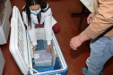 O Governo do Estado descentralizou vacinas contra a Covid-19 da Pfizer/BioNTech para nove municípios do Paraná nesta segunda-feira (24). Ao todo 39.780 doses foram distribuídas para Curitiba, Ponta Grossa, Guarapuava, Foz do Iguaçu, Araucária, Campo Largo, São José dos Pinhais, Colombo e Pinhais. -  24/05/2021  -  Foto: Américo Antonio/SESA