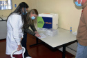 O Governo do Estado descentralizou vacinas contra a Covid-19 da Pfizer/BioNTech para nove municípios do Paraná nesta segunda-feira (24). Ao todo 39.780 doses foram distribuídas para Curitiba, Ponta Grossa, Guarapuava, Foz do Iguaçu, Araucária, Campo Largo, São José dos Pinhais, Colombo e Pinhais. -  24/05/2021  -  Foto: Américo Antonio/SESA