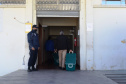 O Governo do Estado descentralizou vacinas contra a Covid-19 da Pfizer/BioNTech para nove municípios do Paraná nesta segunda-feira (24). Ao todo 39.780 doses foram distribuídas para Curitiba, Ponta Grossa, Guarapuava, Foz do Iguaçu, Araucária, Campo Largo, São José dos Pinhais, Colombo e Pinhais. -  24/05/2021  -  Foto: Américo Antonio/SESA