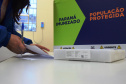 O Governo do Estado descentralizou vacinas contra a Covid-19 da Pfizer/BioNTech para nove municípios do Paraná nesta segunda-feira (24). Ao todo 39.780 doses foram distribuídas para Curitiba, Ponta Grossa, Guarapuava, Foz do Iguaçu, Araucária, Campo Largo, São José dos Pinhais, Colombo e Pinhais. -  24/05/2021  -  Foto: Américo Antonio/SESA