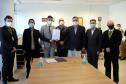 Assinatura de Termo de Cooperação Técnica para exames de patologia entre a Polícia Científica e o Complexo Hospitalar do Trabalhador. Na foto secretário da Segurança Pública do Paraná, Romulo Marinho Soares; secretário Chefe da Casa Civil, Guto Silva; secretário Estadual da Saúde, Beto Preto; chefe de gabinete da Secretaria da Saúde, Dr. César Augusto Neves Luiz e o iretor superintendente do Complexo Hospitar do Trabalhador, Geci Labres de Souza Júnior.