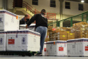 A Secretaria de Estado da Saúde (Sesa) recebeu na noite desta terça-feira (26), 352.750 doses da vacina AstraZeneca/Fiocruz, contra a Covid-19.   -  Curiti, 26/05/2021  -  Foto: Américo Antonio/SESA
