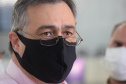 O Paraná iniciou nesta terça-feira (1º) a vacinação contra a Covid-19 em trabalhadores do transporte aéreo, em todo o Estado. O secretário de Estado da Saúde, Beto Preto, esteve presente no ginásio Ney Braga, em São José dos Pinhais, para acompanhar a imunização dos profissionais vinculados ao aeroporto internacional Afonso Pena.  -  Curitiba, 01/06/2021  -  Foto: Américo Antonio/SESA