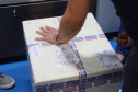 Mais uma leva de vacina Cominarty, produzida pela Pfizer/BioNTech, chegou ao Paraná nesta quinta-feira (3). O lote de 37.440 doses foi recebido às 13h20 no Aeroporto Internacional Afonso Pena, em São José dos Pinhais, na Região Metropolitana de Curitiba, e seguiu para conferência no Centro de Medicamentos do Paraná (Cemepar), onde chegou às 13h50.  -  Curitiba, 03/06/2021  -  Foto: Américo Antonio/SESA