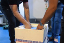 Mais uma leva de vacina Cominarty, produzida pela Pfizer/BioNTech, chegou ao Paraná nesta quinta-feira (3). O lote de 37.440 doses foi recebido às 13h20 no Aeroporto Internacional Afonso Pena, em São José dos Pinhais, na Região Metropolitana de Curitiba, e seguiu para conferência no Centro de Medicamentos do Paraná (Cemepar), onde chegou às 13h50.  -  Curitiba, 03/06/2021  -  Foto: Américo Antonio/SESA