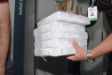 Mais uma leva de vacina Cominarty, produzida pela Pfizer/BioNTech, chegou ao Paraná nesta quinta-feira (3). O lote de 37.440 doses foi recebido às 13h20 no Aeroporto Internacional Afonso Pena, em São José dos Pinhais, na Região Metropolitana de Curitiba, e seguiu para conferência no Centro de Medicamentos do Paraná (Cemepar), onde chegou às 13h50.  -  Curitiba, 03/06/2021  -  Foto: Américo Antonio/SESA