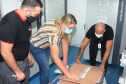 Mais uma leva de vacina Cominarty, produzida pela Pfizer/BioNTech, chegou ao Paraná nesta quinta-feira (3). O lote de 37.440 doses foi recebido às 13h20 no Aeroporto Internacional Afonso Pena, em São José dos Pinhais, na Região Metropolitana de Curitiba, e seguiu para conferência no Centro de Medicamentos do Paraná (Cemepar), onde chegou às 13h50.  -  Curitiba, 03/06/2021  -  Foto: Américo Antonio/SESA