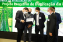 O secretário da Infraestrutura e Logística do Paraná, Sandro Alex, recebeu nesta quarta-feira (02) no Centro Executivo da Itaipu Binacional em Foz do Iguaçu, o projeto executivo para a duplicação da BR-469.  -  Foz do Iguaçu, 03/06/2021  -  Foto: Rodrigo Félix Leal/INFRAESTRUTURA